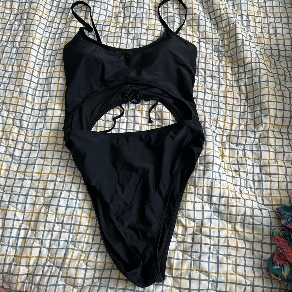 Ocean blues black cut out one piece swimsuit large